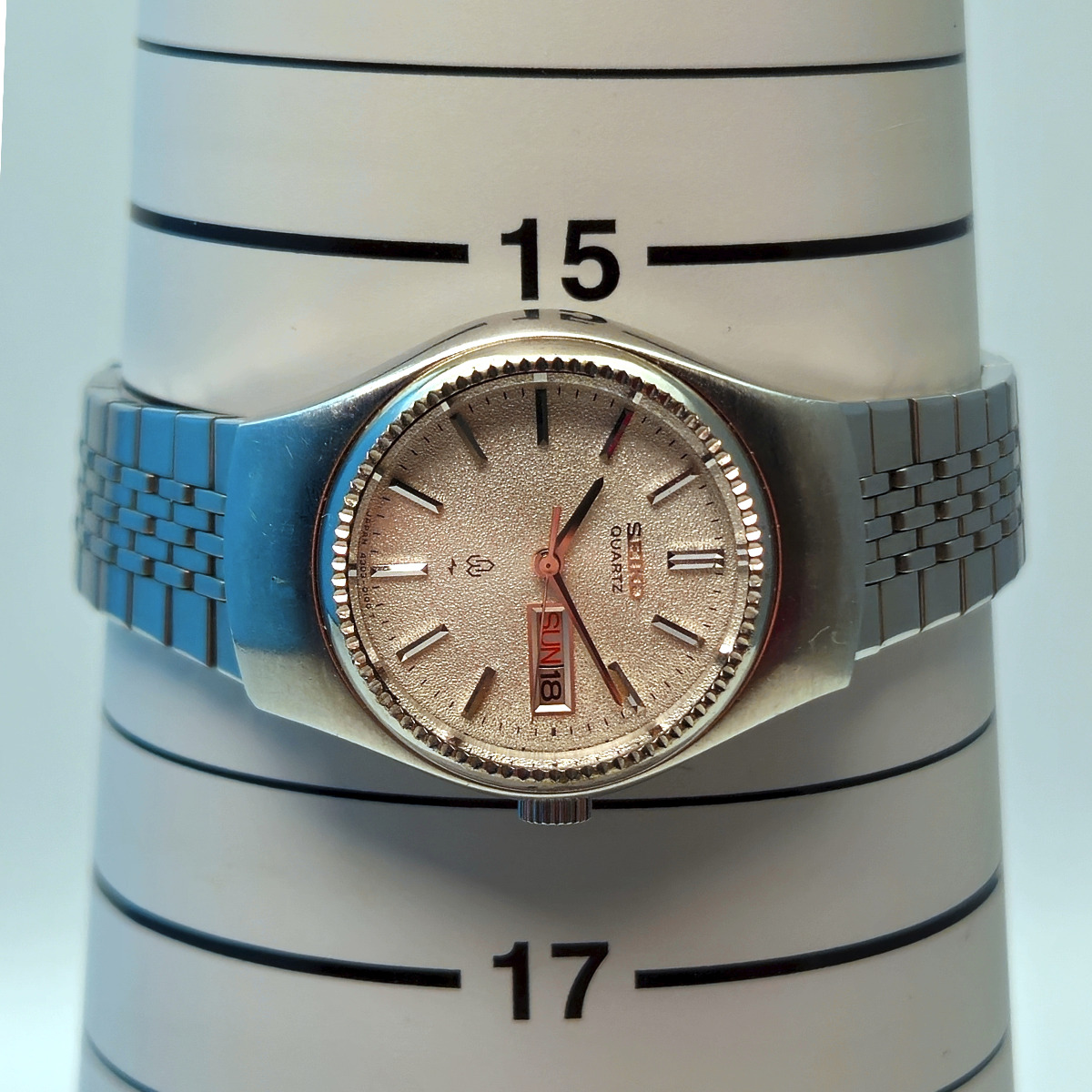 A Seiko 4303-0040 ladies quartz watch from 1976, with diamond dust dial and chamfered bezel. 
