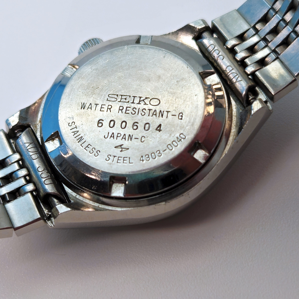 A Seiko 4303-0040 ladies quartz watch from 1976, with diamond dust dial and chamfered bezel. 
