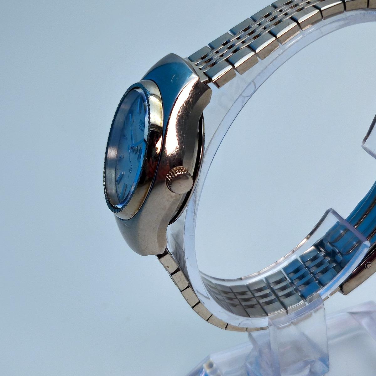 A Seiko 4303-0040 ladies quartz watch from 1976, with diamond dust dial and chamfered bezel. 
